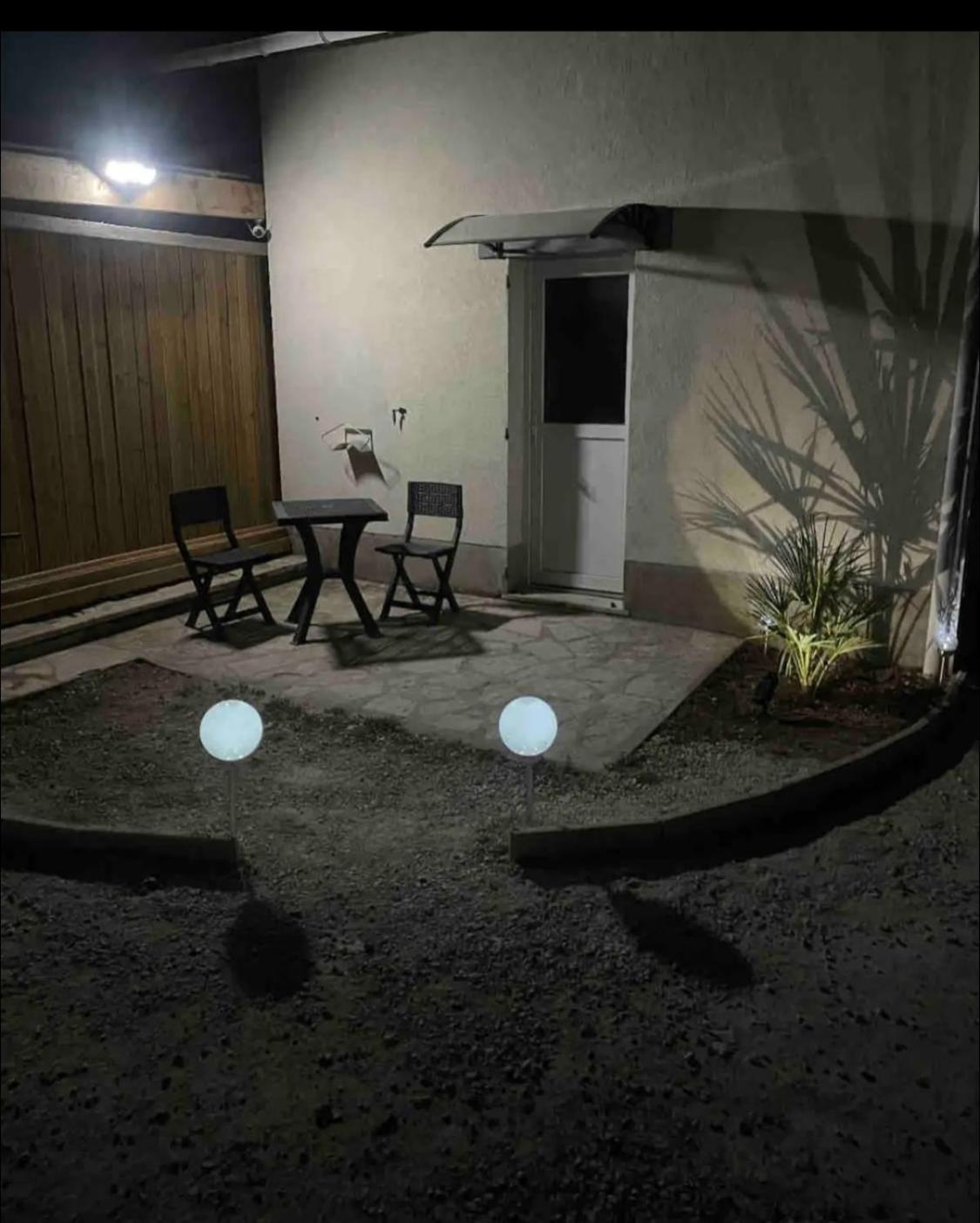 La Bulle De Romance - Love Room Tigy Exterior photo